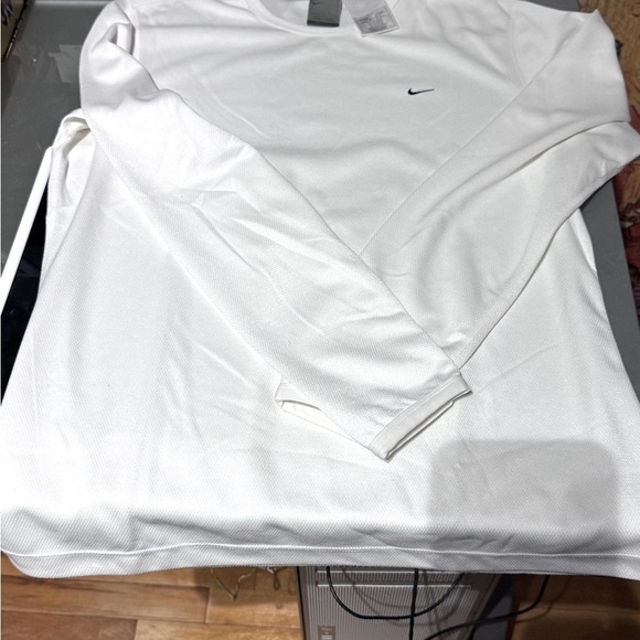 🔥 Stylish and Innovative Ladies Nike White Dri Fit Fitness Long Sleeve Shirt - Picture 11 of 16